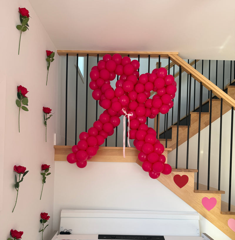 Boucle géante faite à partir de petits ballons rose 5 pouces à Québec